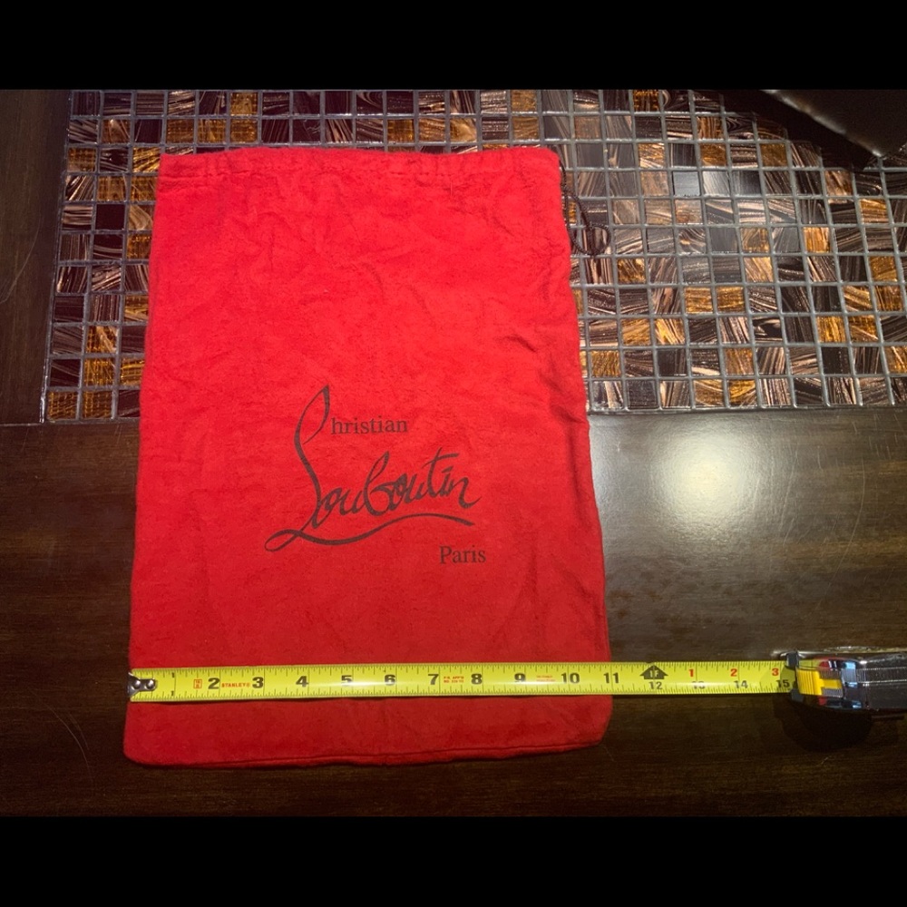 Rare..discontinued velvet bag. Never used…get it now